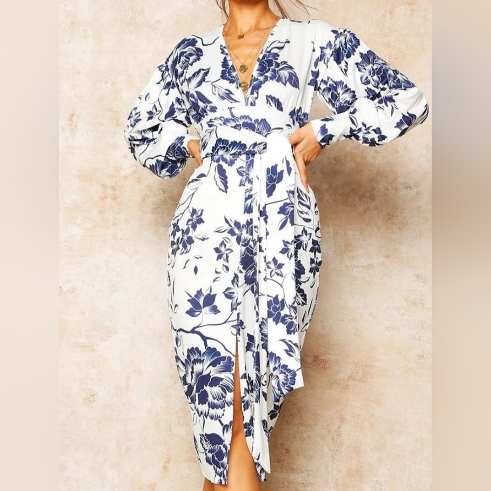 Boohoo, White with Blue Floral Print Plunge Tie Waist Midi Dress Size 4